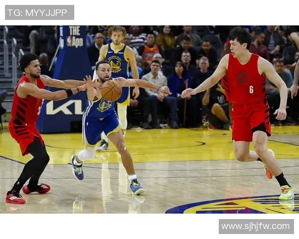 勇士与开拓者激战正酣比分背后揭示的比赛精彩瞬间