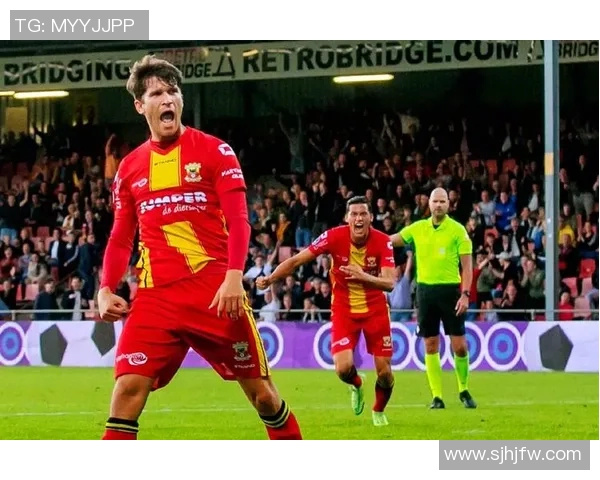 前进之鹰与鹿特丹的激烈对决揭示足球战术与团队精神的完美结合